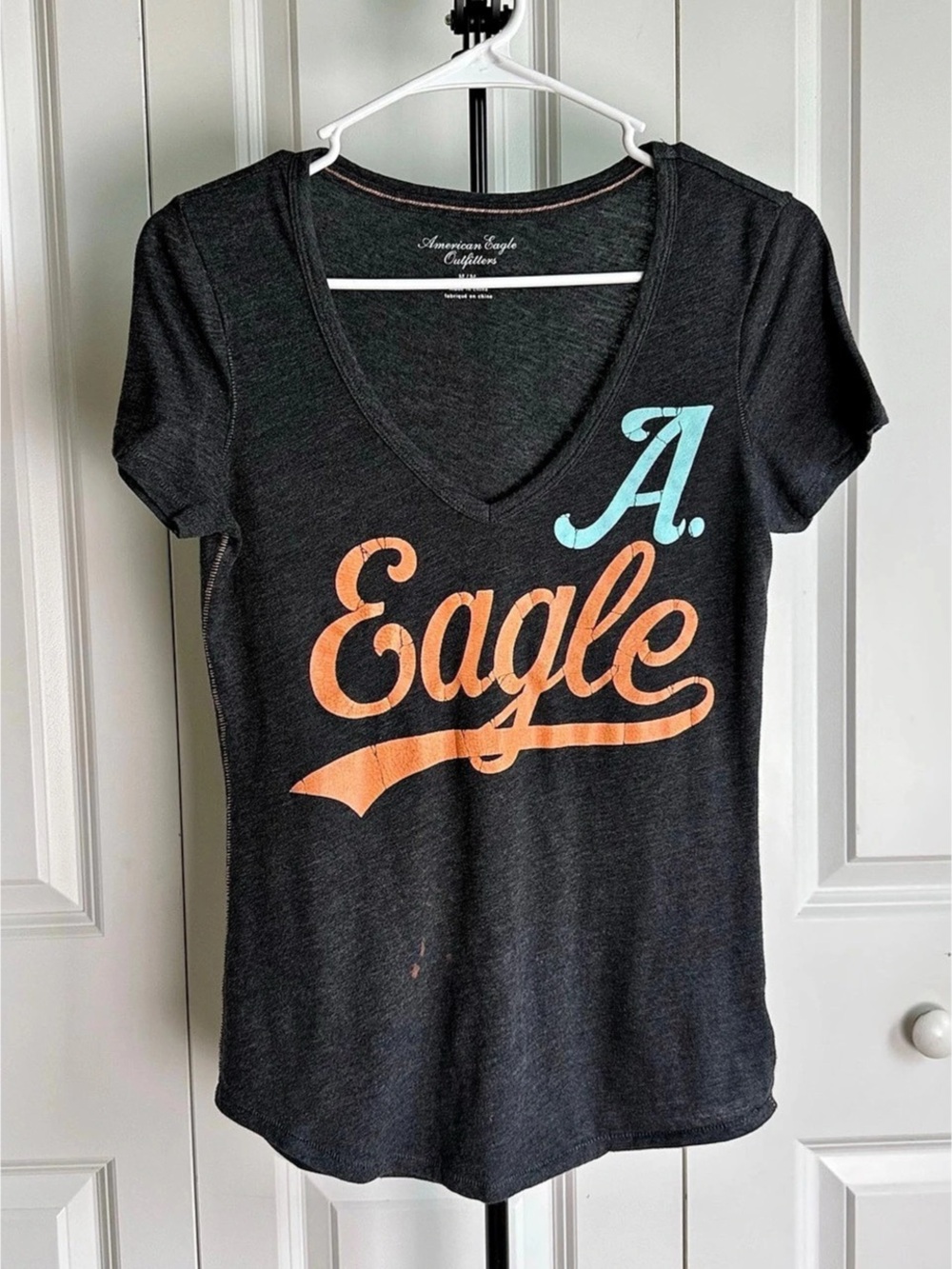 American Eagle Outfitters Women's V-Neck Graphic Tee Gray Medium